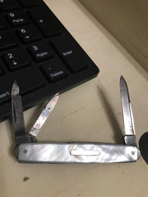 Iros Keen pearl whittler Iros Keen pearl whittler