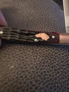 KA-BAR DOGHEAD OLEAN NEW YORK Root Beer Jigged Bone Handle Trapper With Brass Bolsters & Doghead 