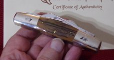 QUEEN LONG BOLSTER CONGRESS #32 MAMMOTH IVORY 1 OF 20 MADE QUEEN CUTLERY CERTIFICATE OF AUTHENTICITY QUEEN LONG BOLSTER CONGRESS #32 MAMMOTH IVORY 1 OF 20 MADE QUEEN CUTLERY CERTIFICATE OF AUTHENTICITY
