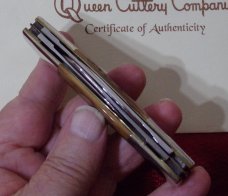 QUEEN LONG BOLSTER CONGRESS #32 MAMMOTH IVORY 1 OF 20 MADE QUEEN CUTLERY CERTIFICATE OF AUTHENTICITY QUEEN LONG BOLSTER CONGRESS #32 MAMMOTH IVORY 1 OF 20 MADE QUEEN CUTLERY CERTIFICATE OF AUTHENTICITY