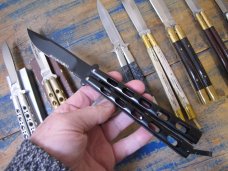 Group No1 '8' Knives Offered As One Lot Group No1 '8' Knives Offered As One Lot