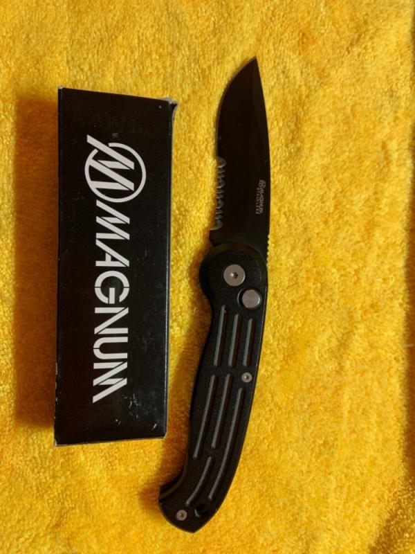 Boker Magnum (BO017) Black, Half Serrated Blade Boker Magnum (BO017) Black, Half Serrated Blade