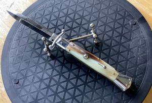 Italian Renzo 9 inch lock back swing guard 