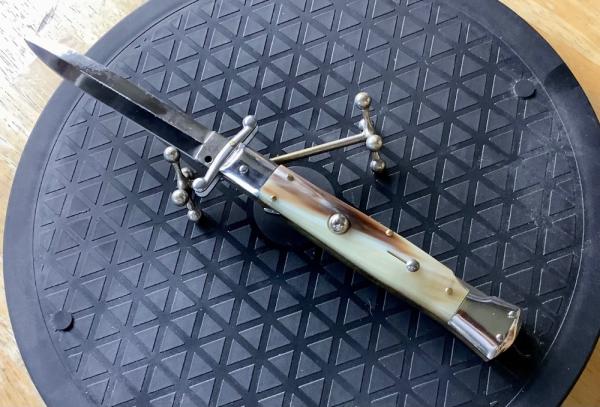 Italian Renzo 9 inch lock back swing guard Italian Renzo 9 inch lock back swing guard