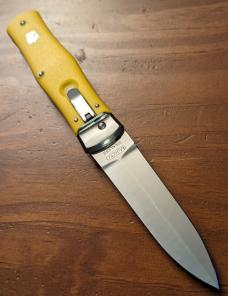 NEW Mikov 241 Predator Lever Lock Automatic Knife ABS Yellow (3.7" Polish) NEW Mikov 241 Predator Lever Lock Automatic Knife ABS Yellow (3.7" Polish)