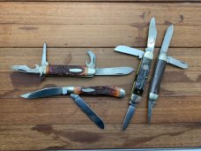 Four Good Knives. 2 KA-BARS, 1 Robeson, and 1 Case Tested XX Knife. ...........................(MIX) Four Good Knives. 2 KA-BARS, 1 Robeson, and 1 Case Tested XX Knife. ...........................(MIX)