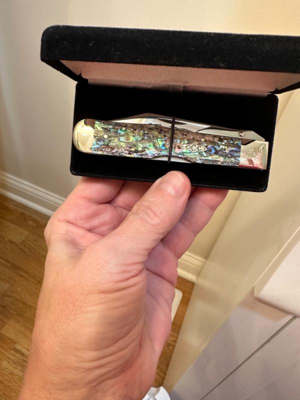 Case XX Cheetah w/ Paua handles & Case Collector Club shield. #39 of 100 made w/COA. Absolute Mint! Case XX Cheetah w/ Paua handles & Case Collector Club shield. #39 of 100 made w/COA. Absolute Mint!