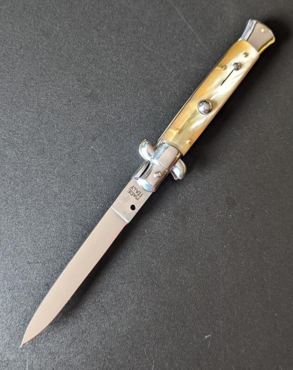 NOS GIOVANNI BELTRAME 23CM-9 INCH FLAT BLADE STILETTO IN BRAZILIAN HONEY HORN NOS GIOVANNI BELTRAME 23CM-9 INCH FLAT BLADE STILETTO IN BRAZILIAN HONEY HORN