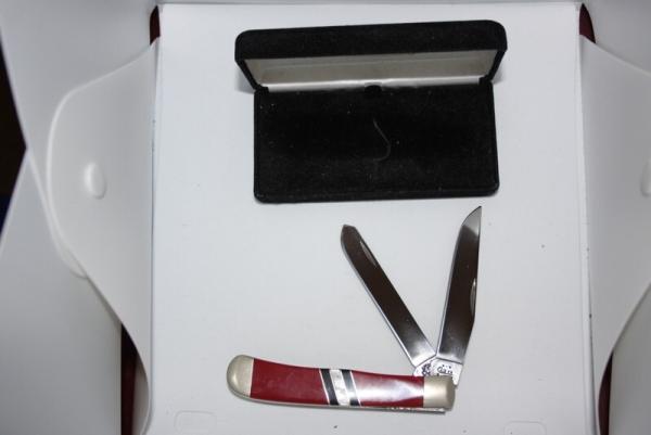 CASE EXOTIC RED CORAL /MOTHER OF PEARL TRAPPER SS 2003 NIB CASE EXOTIC RED CORAL /MOTHER OF PEARL TRAPPER SS 2003 NIB