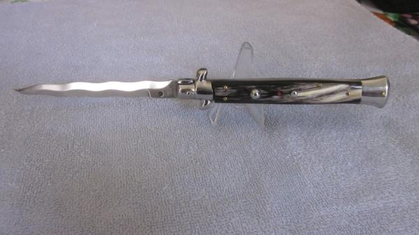 11" Brazilian horn Kriss stiletto. 11" Brazilian horn Kriss stiletto.