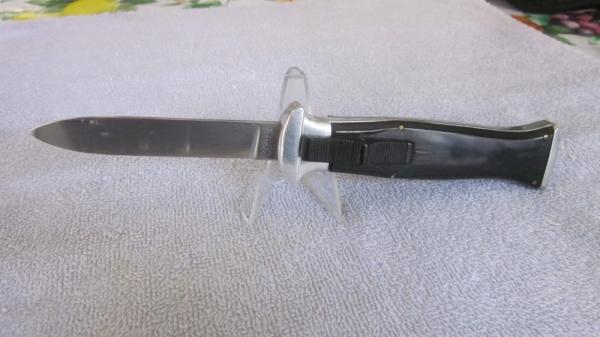 Vintage early Campolin Italian OTF Stiletto. Needs repair. Vintage early Campolin Italian OTF Stiletto. Needs repair.