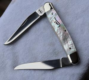 Unused top end Case silver script pearl muskrat. 2002 production but this one is special. 3 7/8 inch