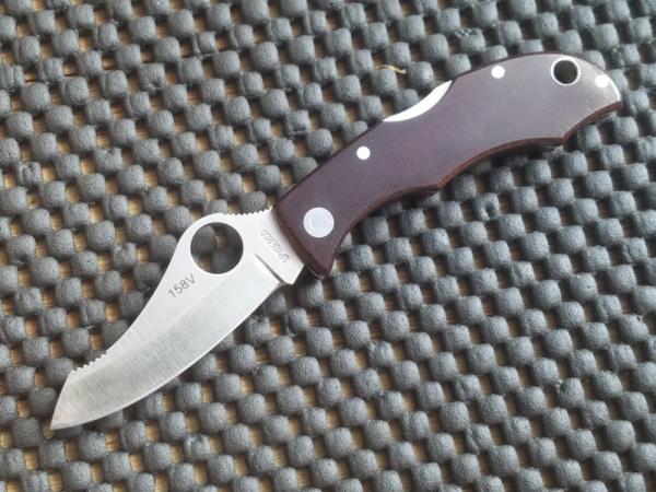 Spyderco Jester with Burgundy Micarta Scales Spyderco Jester with Burgundy Micarta Scales