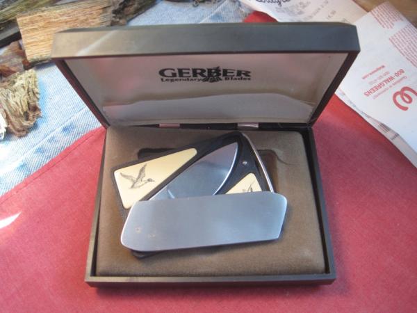 NEW GERBER TOUCHE Belt Buckle Knife w/ box Scrimshaw Duck NEW GERBER TOUCHE Belt Buckle Knife w/ box Scrimshaw Duck