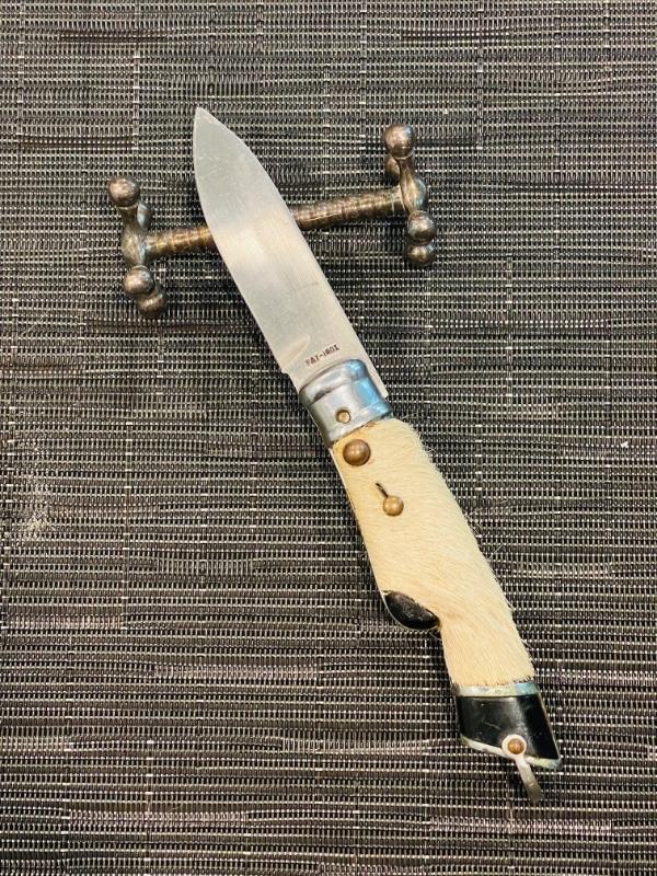 Crazy Spanish furry hoof knife Crazy Spanish furry hoof knife