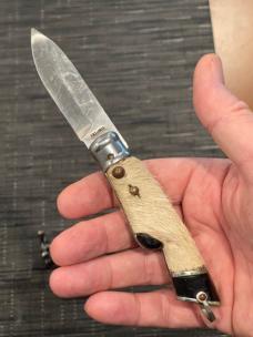 Crazy Spanish furry hoof knife Crazy Spanish furry hoof knife