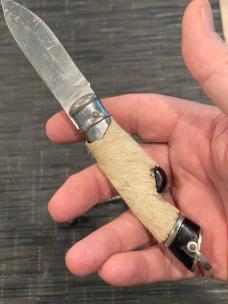 Crazy Spanish furry hoof knife Crazy Spanish furry hoof knife