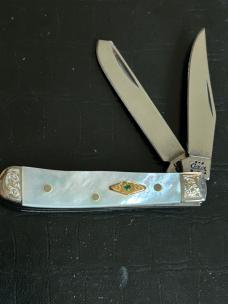 Case XX Family Jewels Pearl Tiny Trapper Set 08 of 50 Shepherd Hills Exclusive. RARE! Case XX Family Jewels Pearl Tiny Trapper Set 08 of 50 Shepherd Hills Exclusive. RARE!