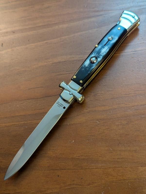 NIB 9inch-23cm A.G.A. Campolin Brazilian Horn Maltese Automatic lockback a super beautiful stiletto NIB 9inch-23cm A.G.A. Campolin Brazilian Horn Maltese Automatic lockback a super beautiful stiletto