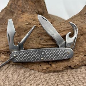 Camillus 1990 US Army Folding Pocket Knife can opener, screw driver, bottle (61)