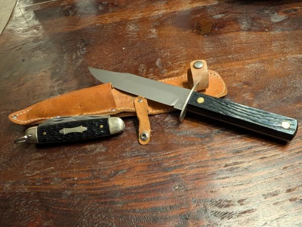 Mint Hammer Brand (Imperial) piggyback fixed blade and pocket knife set 1944-55