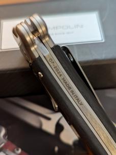 NIB AGA CAMPOLIN 9INCH-23CM ZERO CARBON FIBER SCALES W/BOHLER SATIN DAGGER BLADE NIB AGA CAMPOLIN 9INCH-23CM ZERO CARBON FIBER SCALES W/BOHLER SATIN DAGGER BLADE