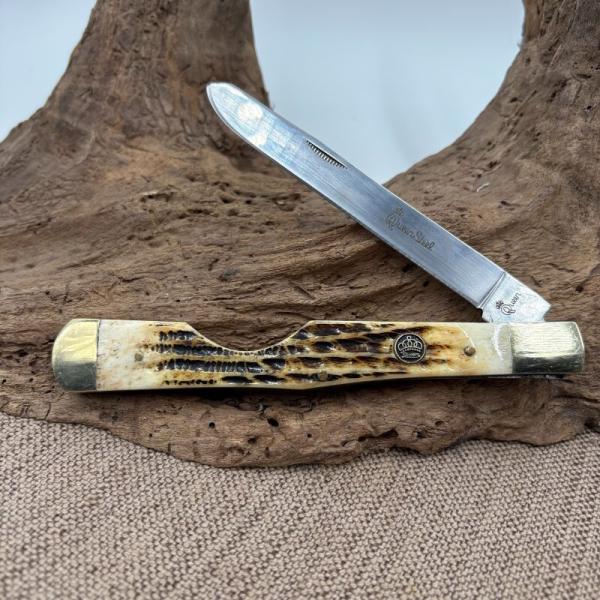 Queen Easy Open Winterbottom Jigged Bone Handle 5 3/8" Pocketknife QN62EOWB (20) Queen Easy Open Winterbottom Jigged Bone Handle 5 3/8" Pocketknife QN62EOWB (20)