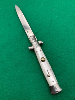 Vintage 7” Pearlex Swivel Bolster - Free Shippy!