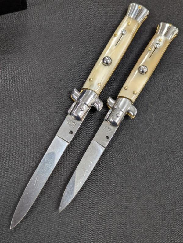 DUO OF GIOVANNI BELTRAME FLAT BLADE 23CM & 20CM STILETTOS FRENCH TIP HONEY HORN AUTOMATICS...NOS DUO OF GIOVANNI BELTRAME FLAT BLADE 23CM & 20CM STILETTOS FRENCH TIP HONEY HORN AUTOMATICS...NOS