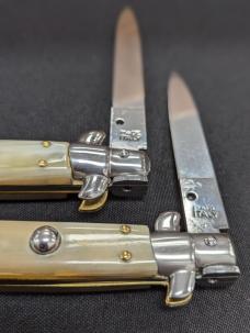 DUO OF GIOVANNI BELTRAME FLAT BLADE 23CM & 20CM STILETTOS FRENCH TIP HONEY HORN AUTOMATICS...NOS DUO OF GIOVANNI BELTRAME FLAT BLADE 23CM & 20CM STILETTOS FRENCH TIP HONEY HORN AUTOMATICS...NOS