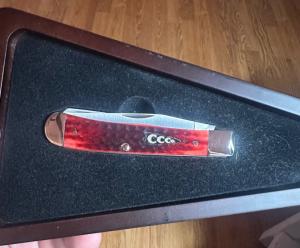 2004 Cattaraugus/Case Red Bone Trapper w/ATS-34 Blades.1 of 250! Beautiful Wooden Arrowhead Box also