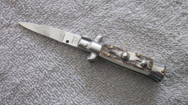 4 1/2" mini Italian stag Stiletto flat blade with swedge. 4 1/2" mini Italian stag Stiletto flat blade with swedge.