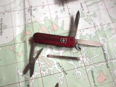 VTG Victorinox Swiss Army 58mm Classic SIGNATURE Knife w/pen D9 VTG Victorinox Swiss Army 58mm Classic SIGNATURE Knife w/pen D9