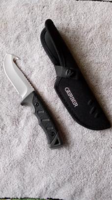 Gerber Metolius Fixed Blade Guthook Hunting Knife Nice Condition Discontinued