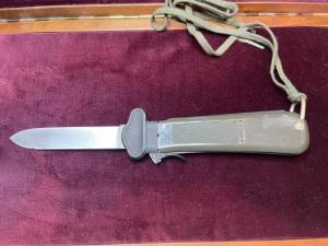 Vintage Eickhorn Solingen BW-branded German Paratrooper Gravity Knife