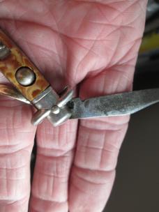 NO SNAPPY on this Colonial SNAPPY **Parts Knife D44