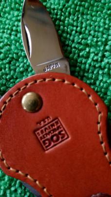 SOG Specialty Attache Leather Keychain Knife / Scissors Excellent Condition
