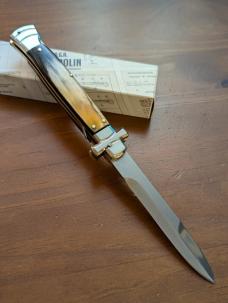 NIB 9inch-23cm A.G.A. Campolin Brazilian Horn Maltese Automatic lockback a super beautiful stiletto NIB 9inch-23cm A.G.A. Campolin Brazilian Horn Maltese Automatic lockback a super beautiful stiletto