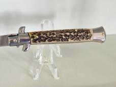 BOLSTER RELEASE NO BUTTONS OR LEVER..  