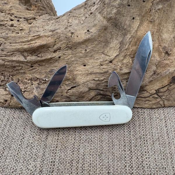 Victorinox RECRUIT White Authentic and Original Swiss Army Knife (182) Victorinox RECRUIT White Authentic and Original Swiss Army Knife (182)