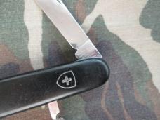 Victorinox Swiss Army ADV: GEZE Bartenders Knife Old Shield Crossbow Black Victorinox Swiss Army ADV: GEZE Bartenders Knife Old Shield Crossbow Black