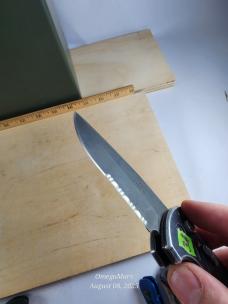 Gerber 06 Auto Drop Point Serrated #3A Medium usage Gerber 06 Auto Drop Point Serrated #3A Medium usage
