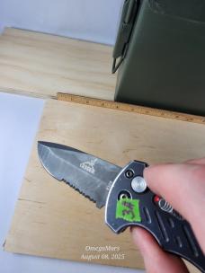 Gerber 06 Auto Drop Point Serrated #3A Medium usage Gerber 06 Auto Drop Point Serrated #3A Medium usage