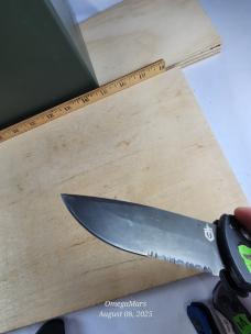 Gerber 06 Auto Drop point Serrated #1A Light usage Gerber 06 Auto Drop point Serrated #1A Light usage