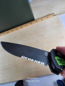 Gerber 06 Auto Drop point Serrated #1A Light usage Gerber 06 Auto Drop point Serrated #1A Light usage