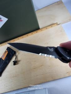 Benchmade 9500SBK Mini Auto-Stryker Serrated Light usage, warrantied Benchmade 9500SBK Mini Auto-Stryker Serrated Light usage, warrantied
