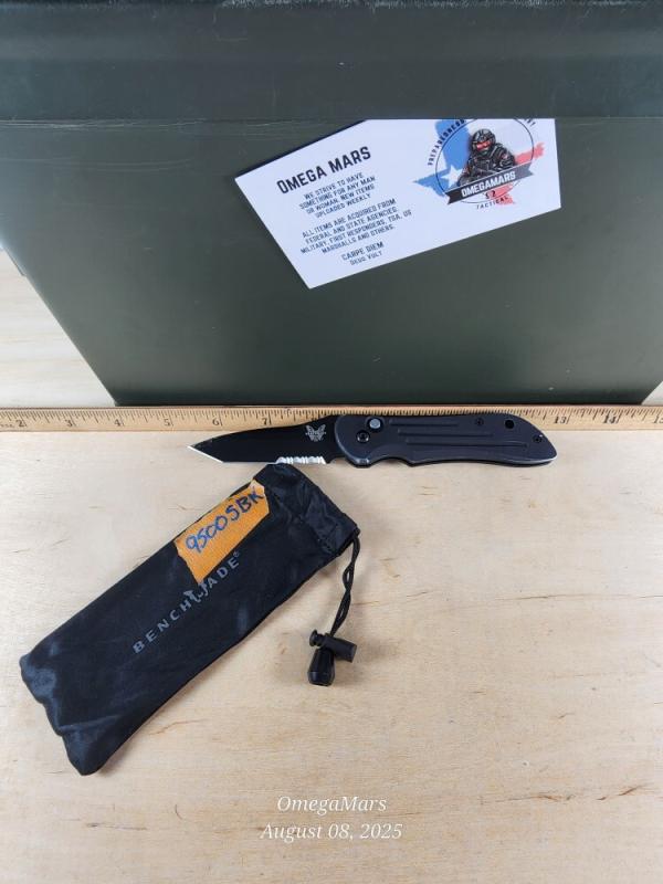 Benchmade 9500SBK Mini Auto-Stryker Serrated Light usage, warrantied Benchmade 9500SBK Mini Auto-Stryker Serrated Light usage, warrantied