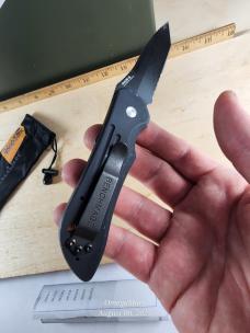 Benchmade 9500SBK Mini Auto-Stryker Serrated Light usage, warrantied Benchmade 9500SBK Mini Auto-Stryker Serrated Light usage, warrantied