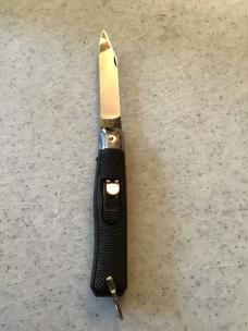 Auto lock knife with safety Auto lock knife with safety