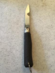 Auto lock knife with safety Auto lock knife with safety